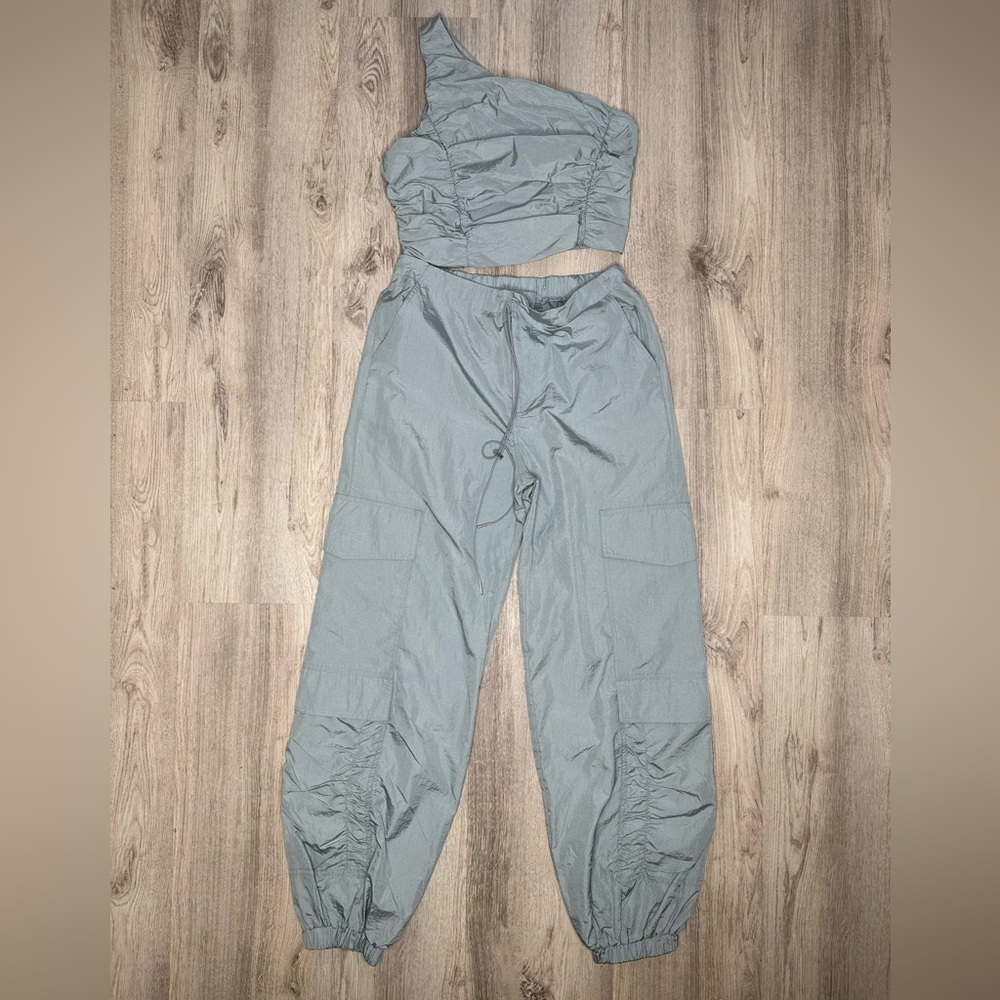 Two piece set brand new